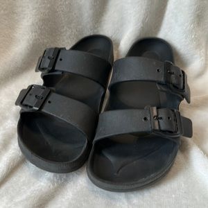Sandals, barely worn, size 6. Bundle & Save or feel free to make offers!